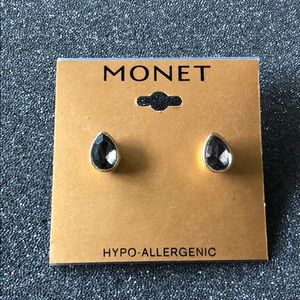 Monet Teardrop Pierces earrings
